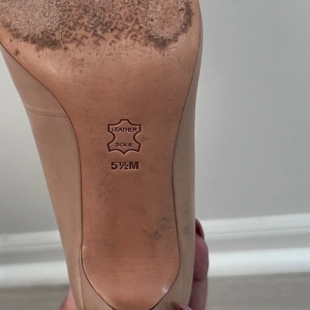 Tory Burch Chelsea Pointed Toe Pumps Light Pink Tan Leather Gold Logo Heels 5.5M